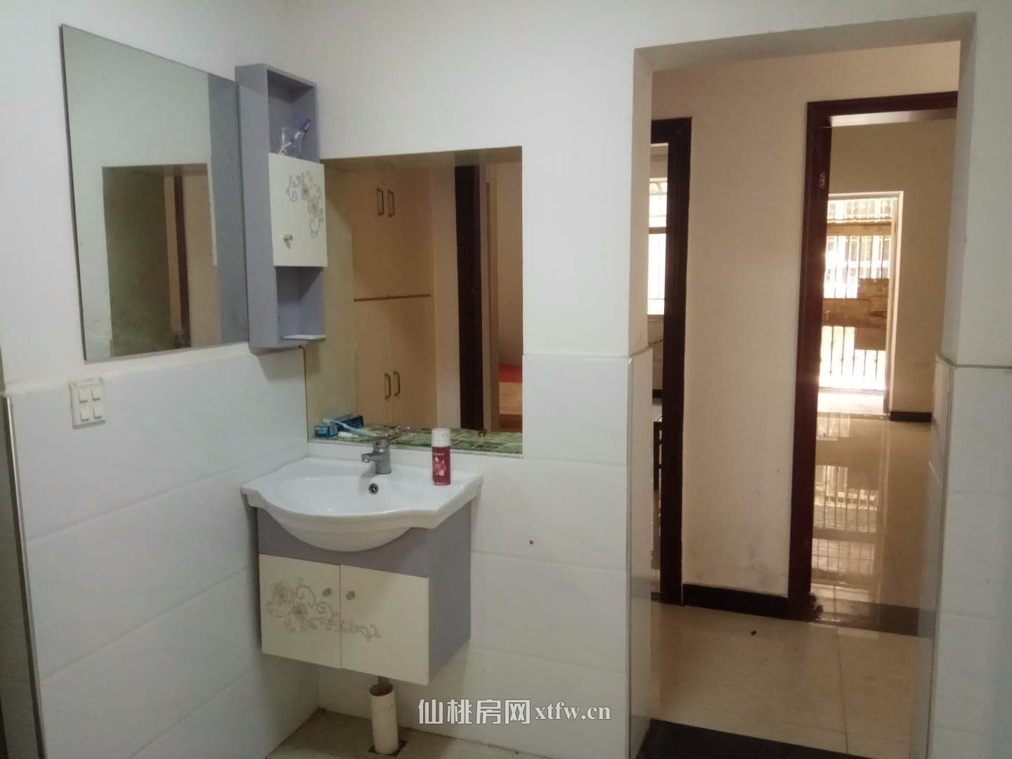 老八中对面三房两厅两卫超大阳台（租售皆可）