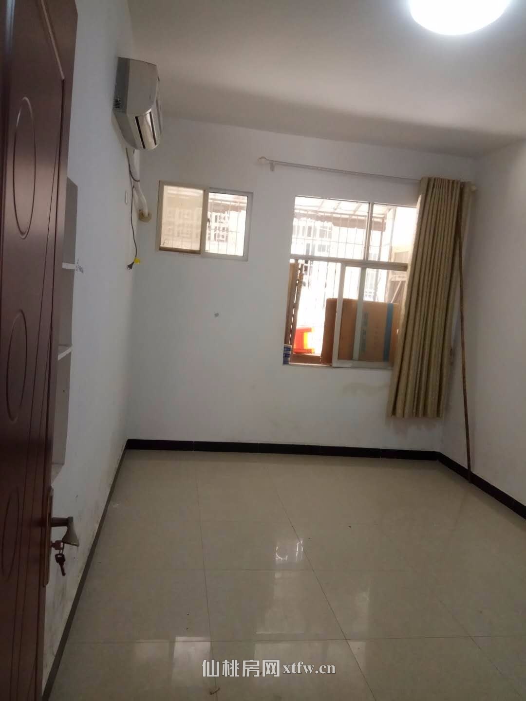 老八中对面三房两厅两卫超大阳台（租售皆可）