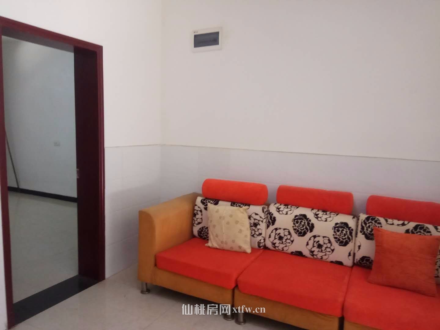 老八中对面三房两厅两卫超大阳台（租售皆可）