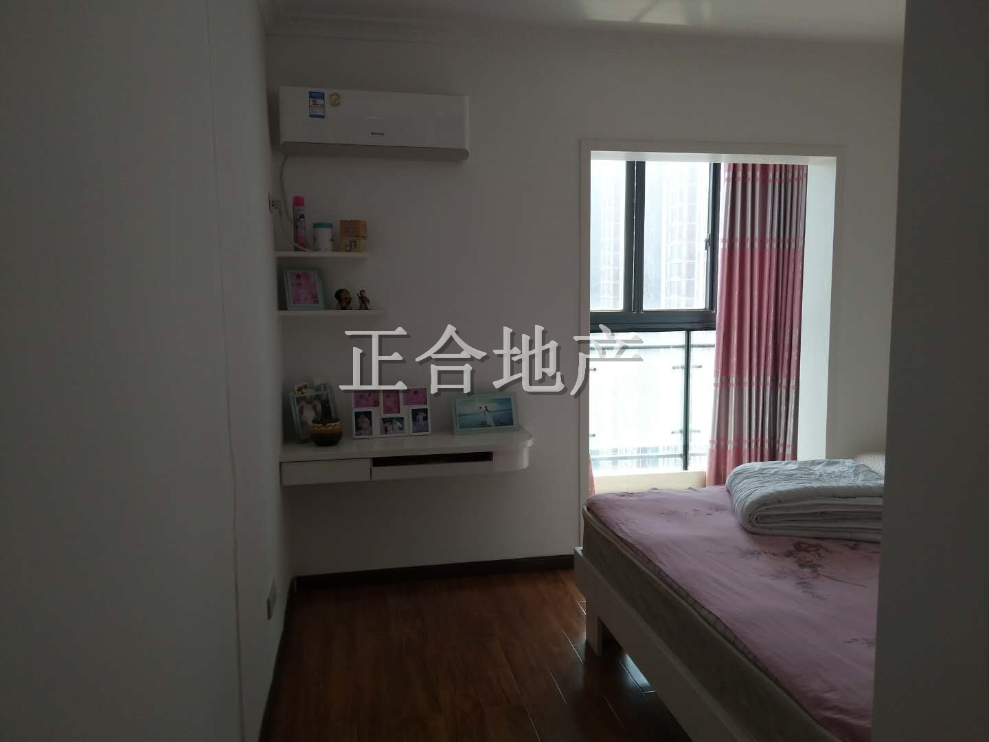 福星城精装二房，证件齐全，价格优！