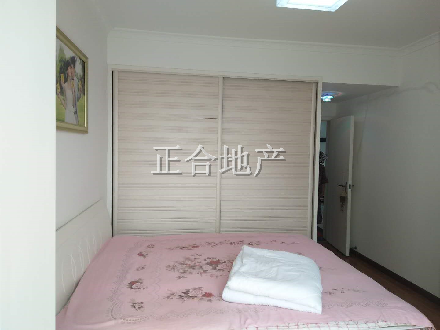 福星城精装二房，证件齐全，价格优！