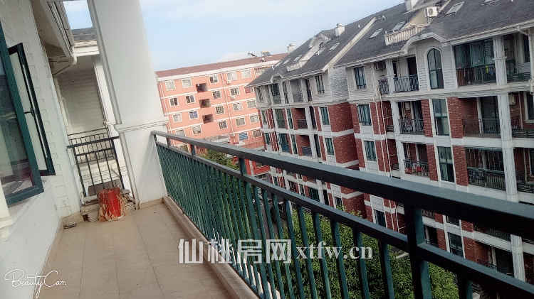 坐北朝南，一梯一户，复式楼，大阳台