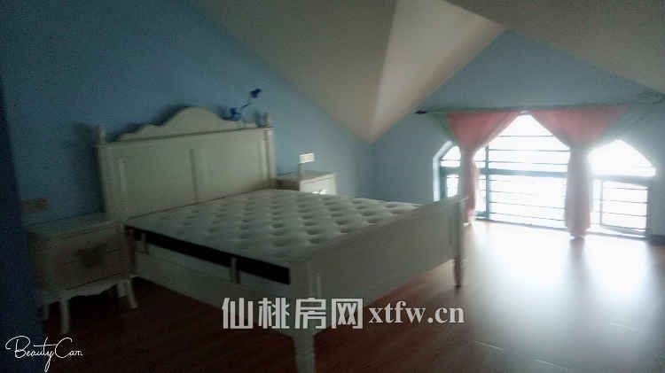 坐北朝南，一梯一户，复式楼，大阳台