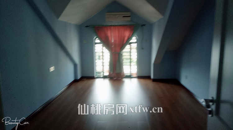 坐北朝南，一梯一户，复式楼，大阳台