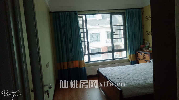 坐北朝南，一梯一户，复式楼，大阳台