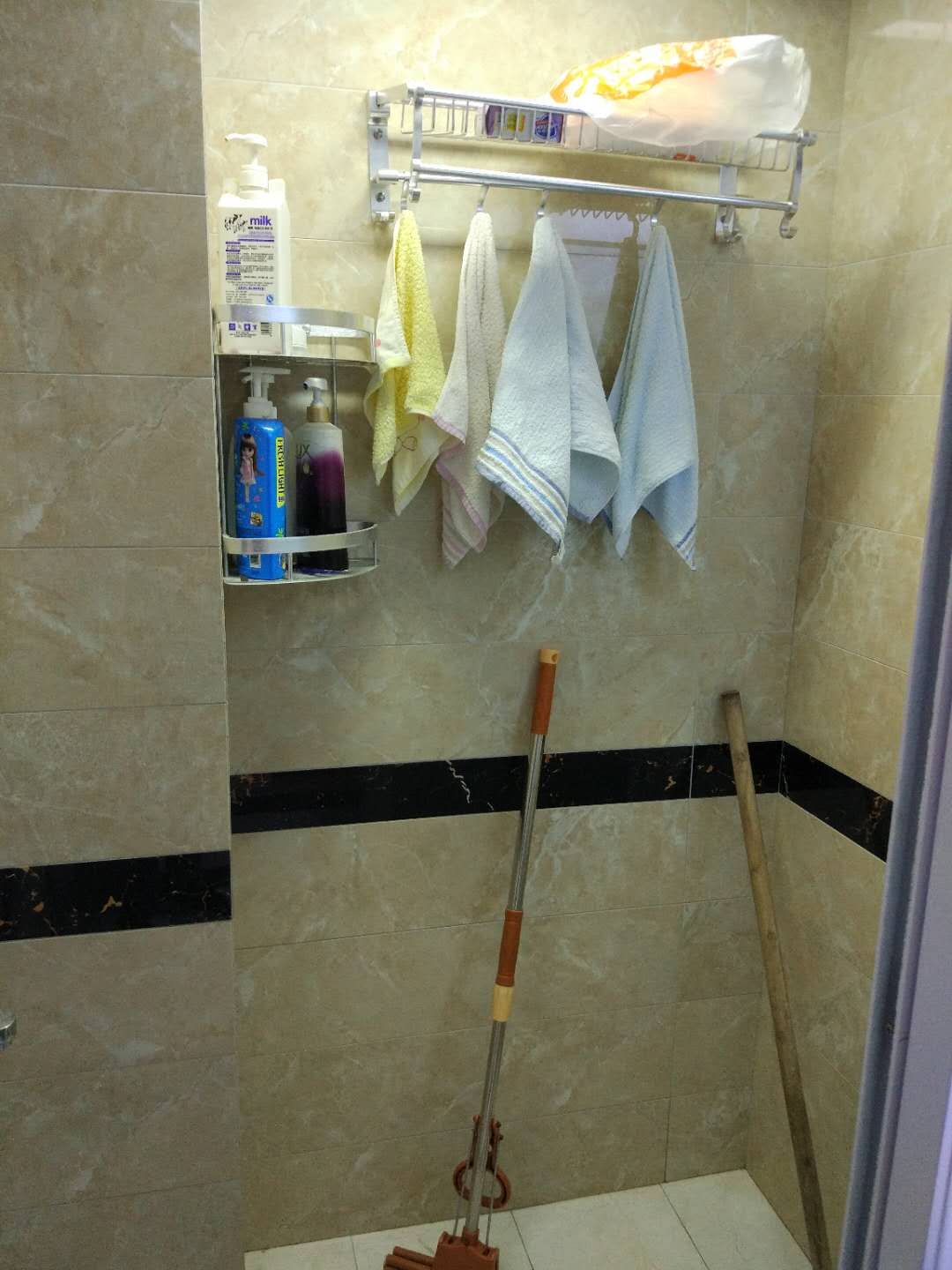 新天地国际广场新装修现房，楼层好，两证满2年！