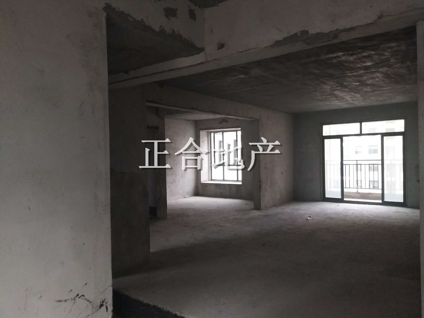 新城一号新出大三房，楼层好，可过户！