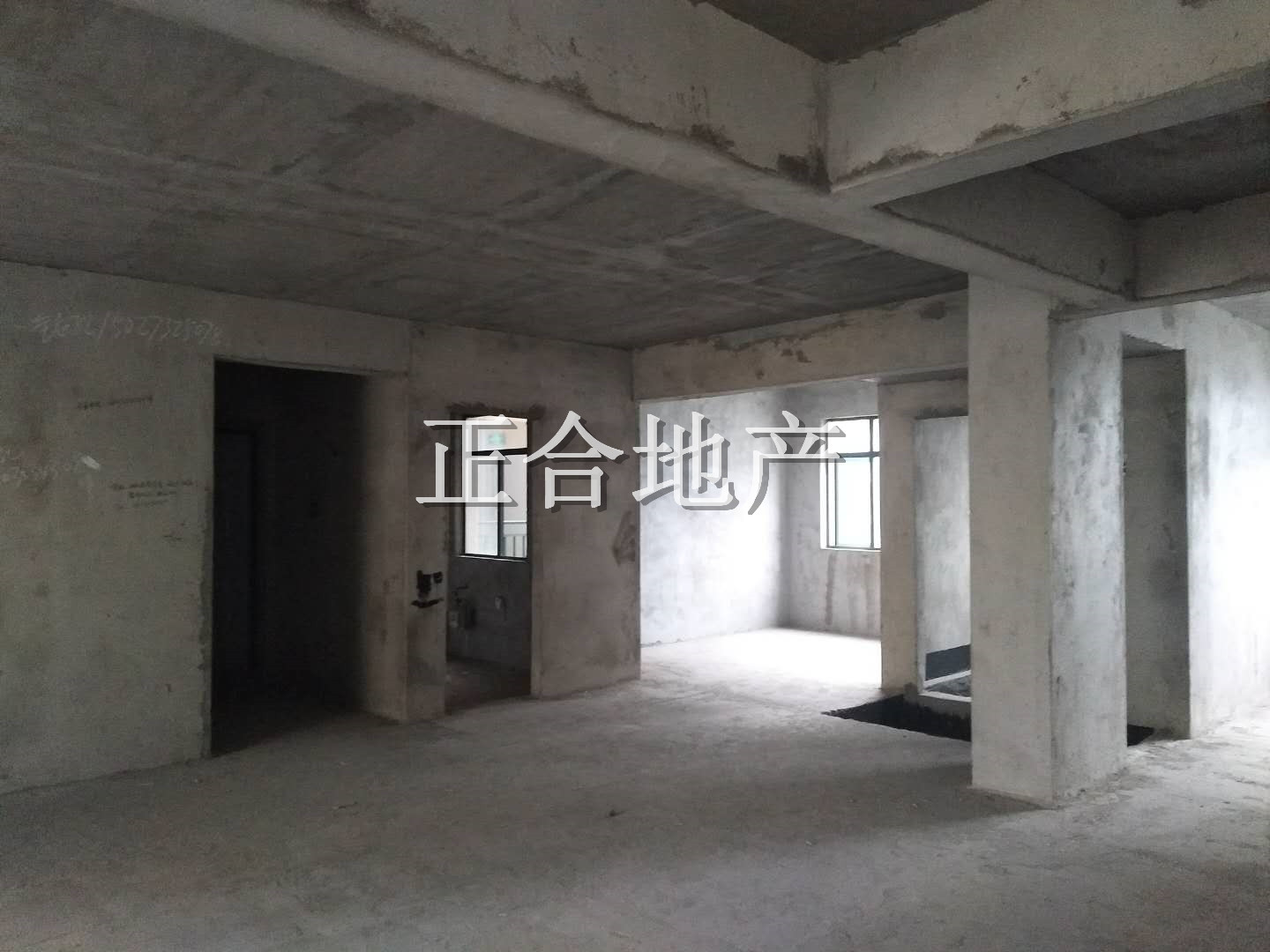 新城一号新出大三房，楼层好，可过户！