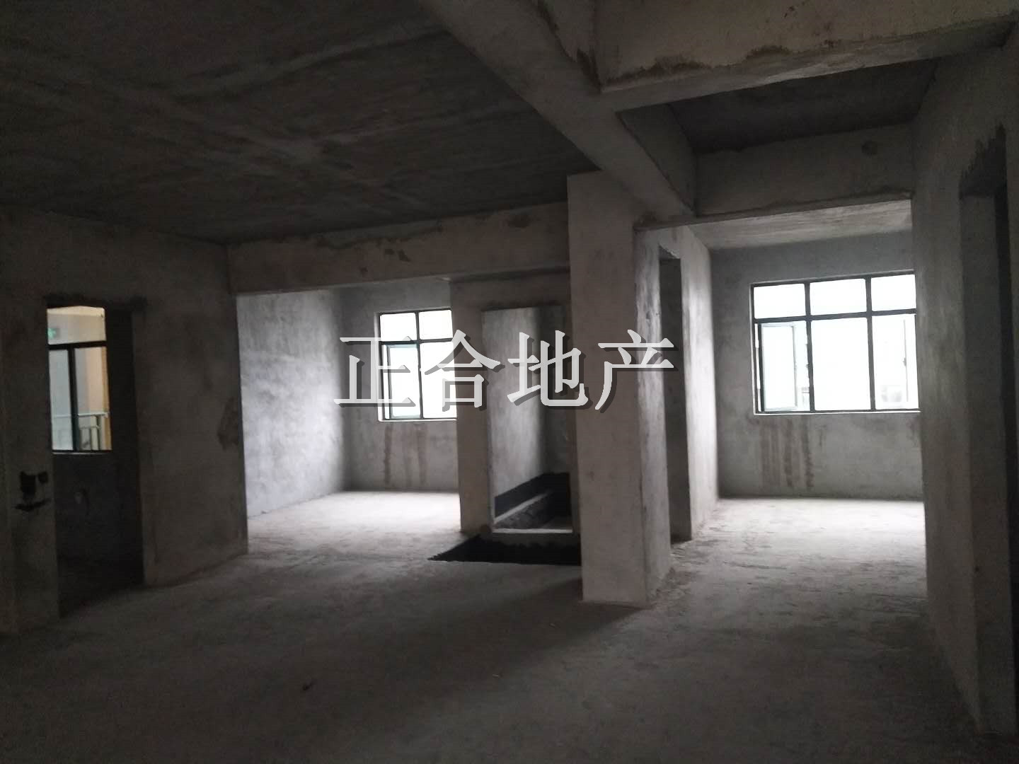 新城一号新出大三房，楼层好，可过户！