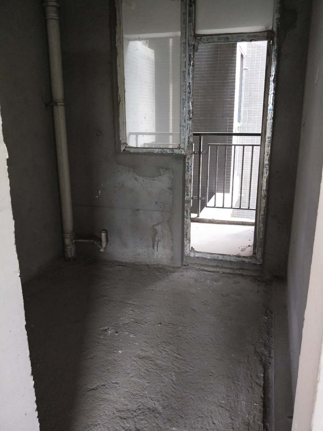 世纪雅园毛坯三房，证件齐全，价格美丽！