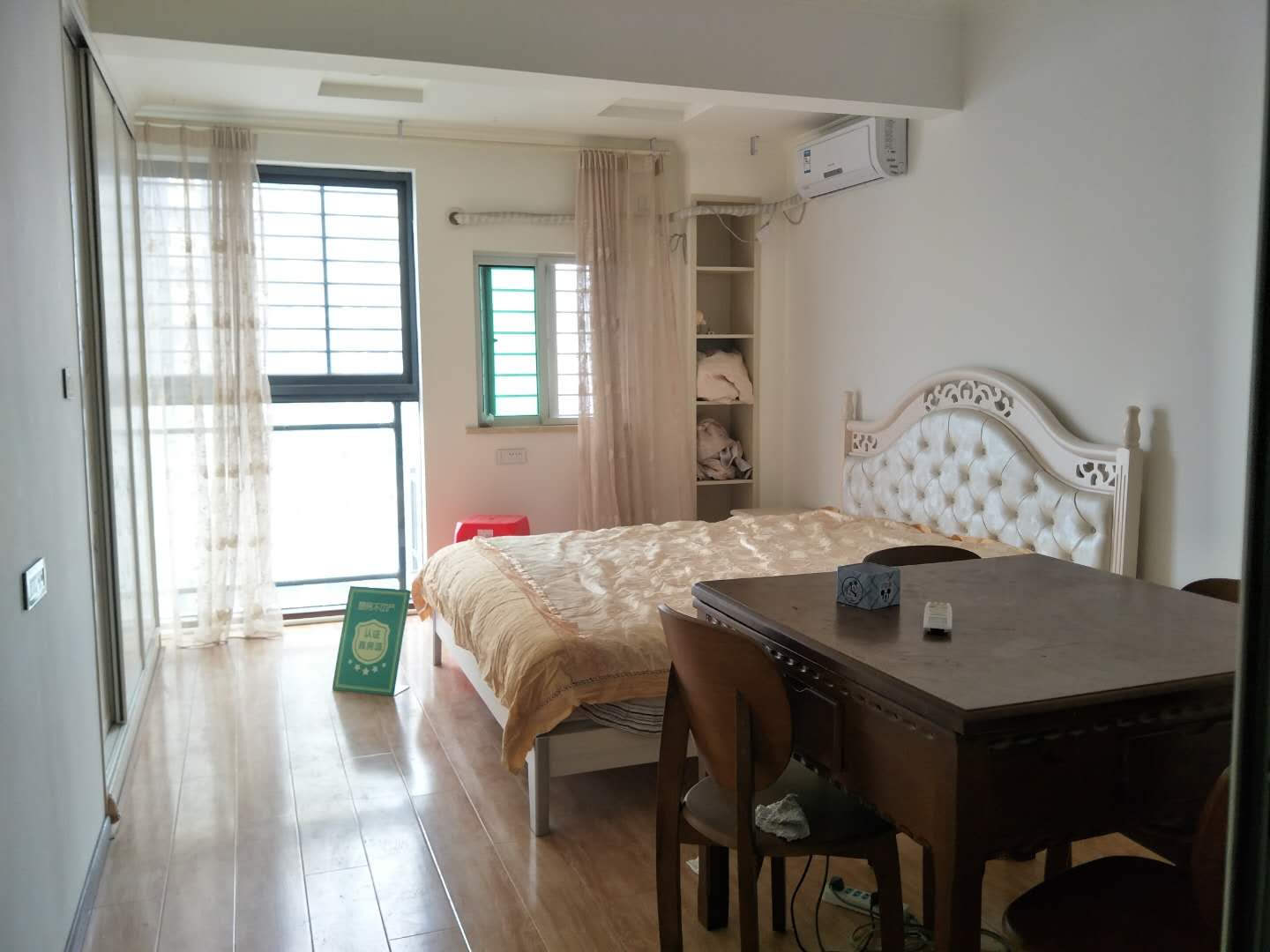 城南 沃尔玛楼上 新天地国际广场 地段好 生活便利 中高楼层 精装修三房  诚意出售 七十年产权！！