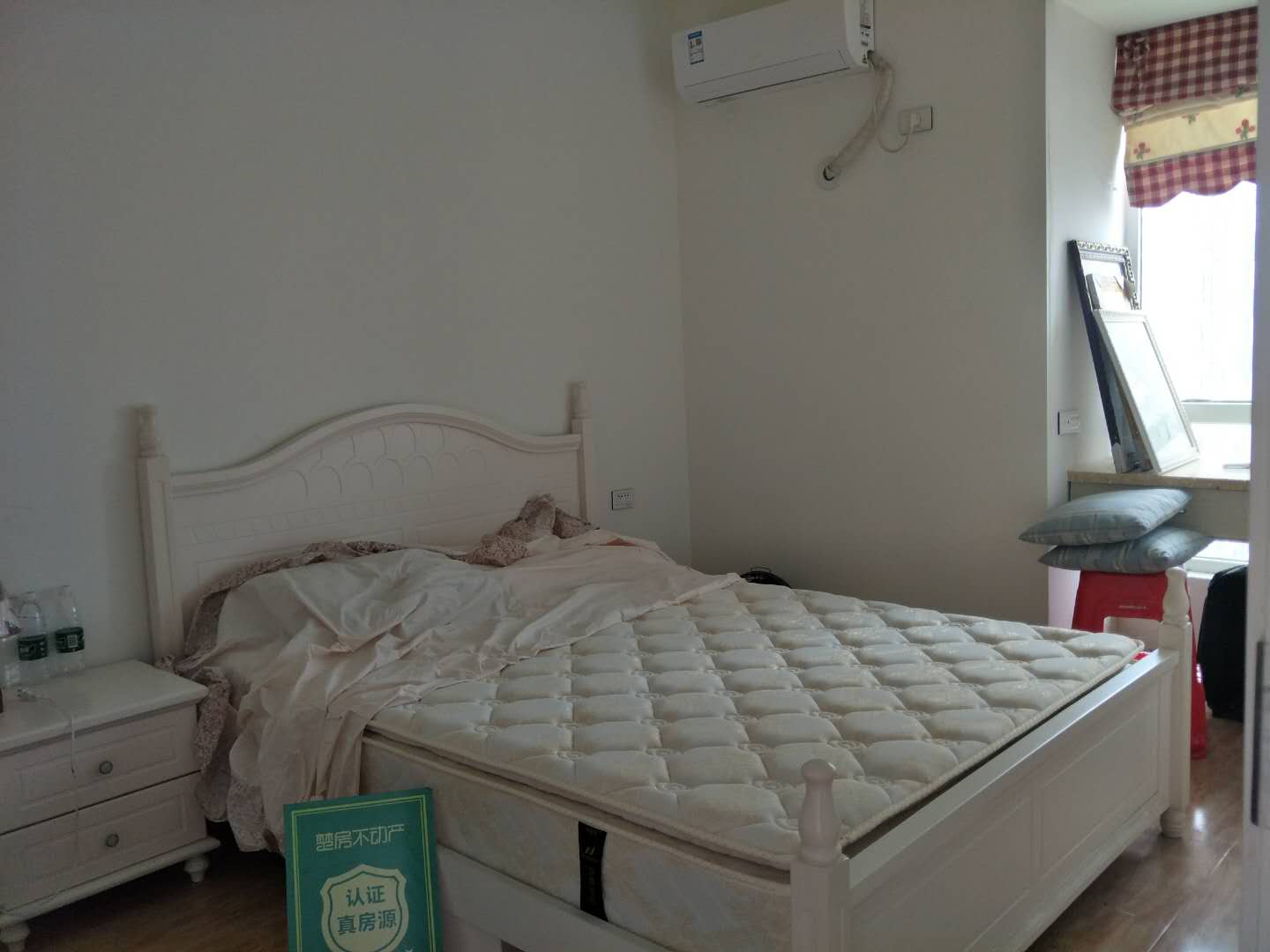 城南沃尔玛楼上新天地国际广场地段好生活便利中高楼层精装修三房诚意出售七十年产权！！