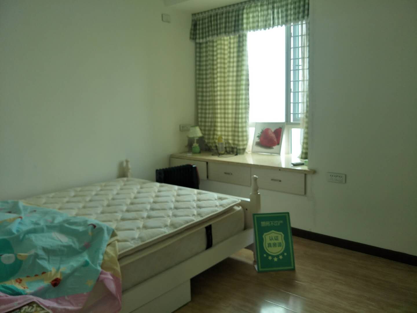 城南沃尔玛楼上新天地国际广场地段好生活便利中高楼层精装修三房诚意出售七十年产权！！