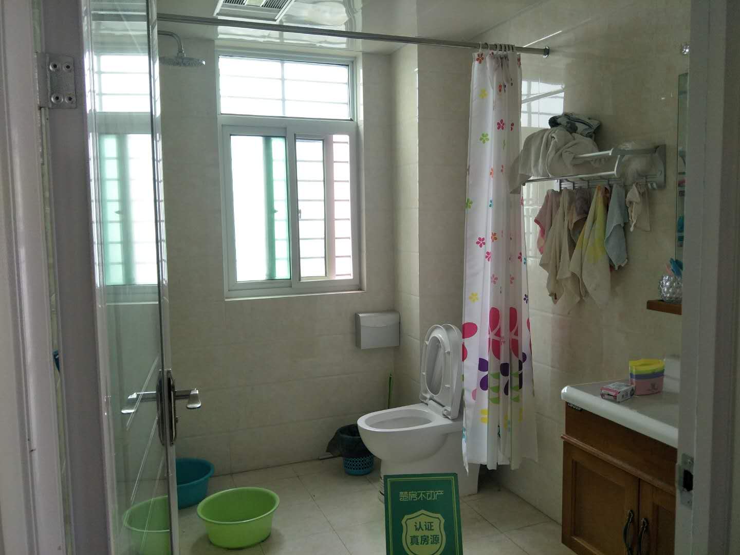 城南沃尔玛楼上新天地国际广场地段好生活便利中高楼层精装修三房诚意出售七十年产权！！