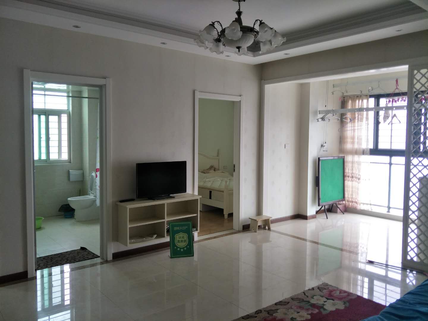 城南沃尔玛楼上新天地国际广场地段好生活便利中高楼层精装修三房诚意出售七十年产权！！