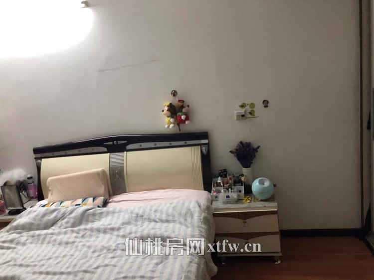 汪洲桥旁农行附近与市公安局宿舍相邻，设有2道防盗门