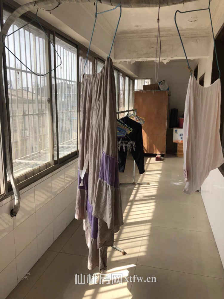 汪洲桥旁农行附近与市公安局宿舍相邻，设有2道防盗门