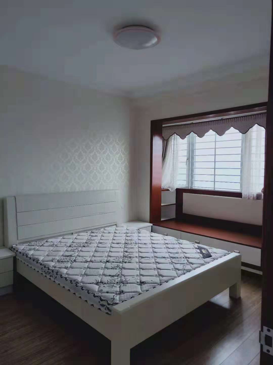 福星城新出一天未住精装两房，证件满两年！