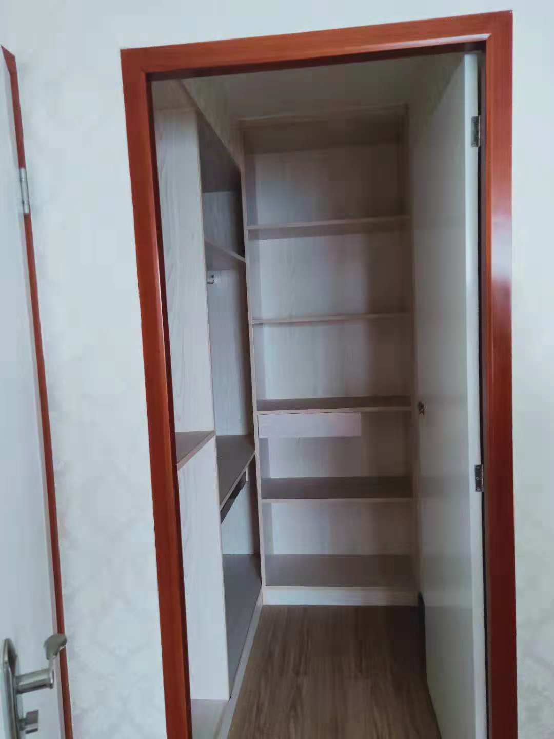 福星城新出一天未住精装两房，证件满两年！