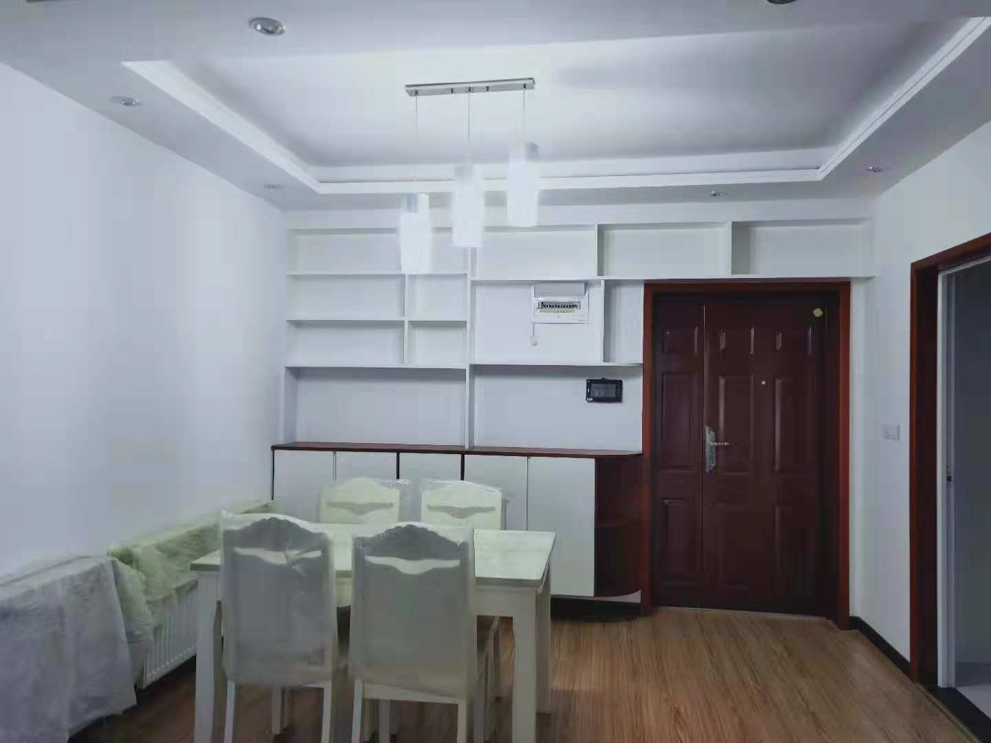 福星城新出一天未住精装两房，证件满两年！