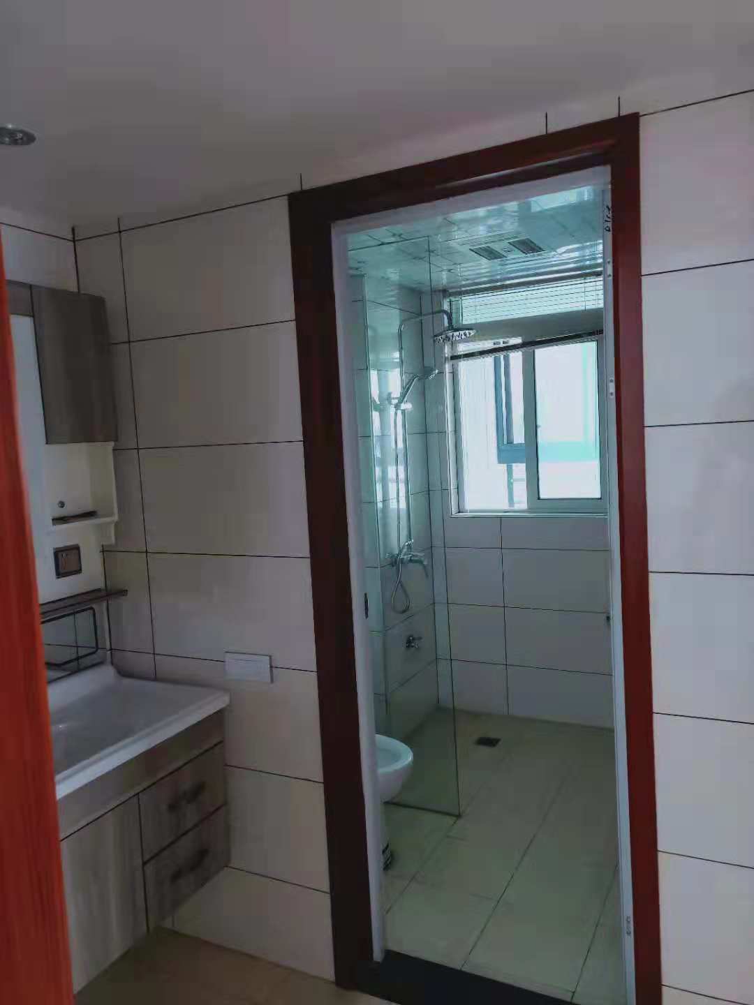 福星城新出一天未住精装两房，证件满两年！