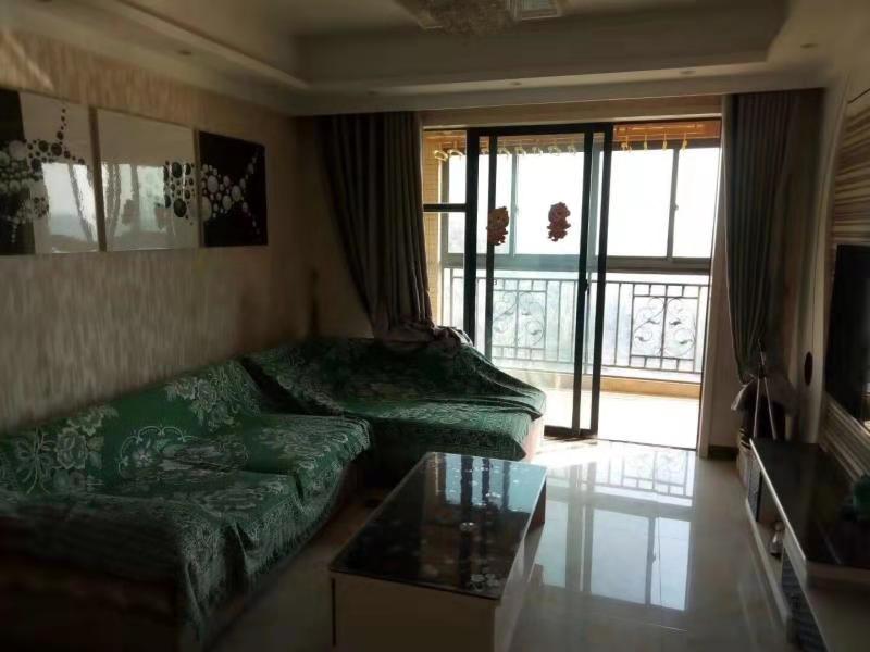 香格里拉精装大三房，入户花园，两证满二！