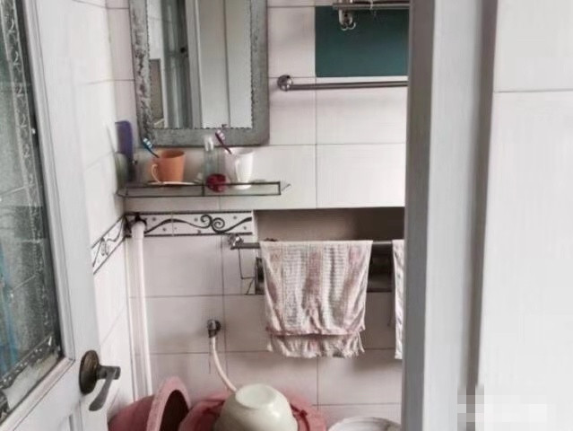 丝织厂宿舍，楼层好，价格优，证件齐全，！