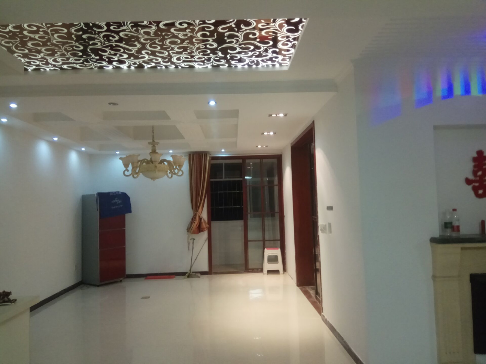 一个舒适居住和办公的多功能空间