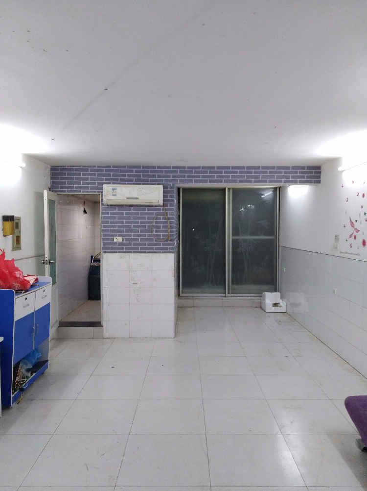 急售新一中对面肖湾天馨苑续租门面，