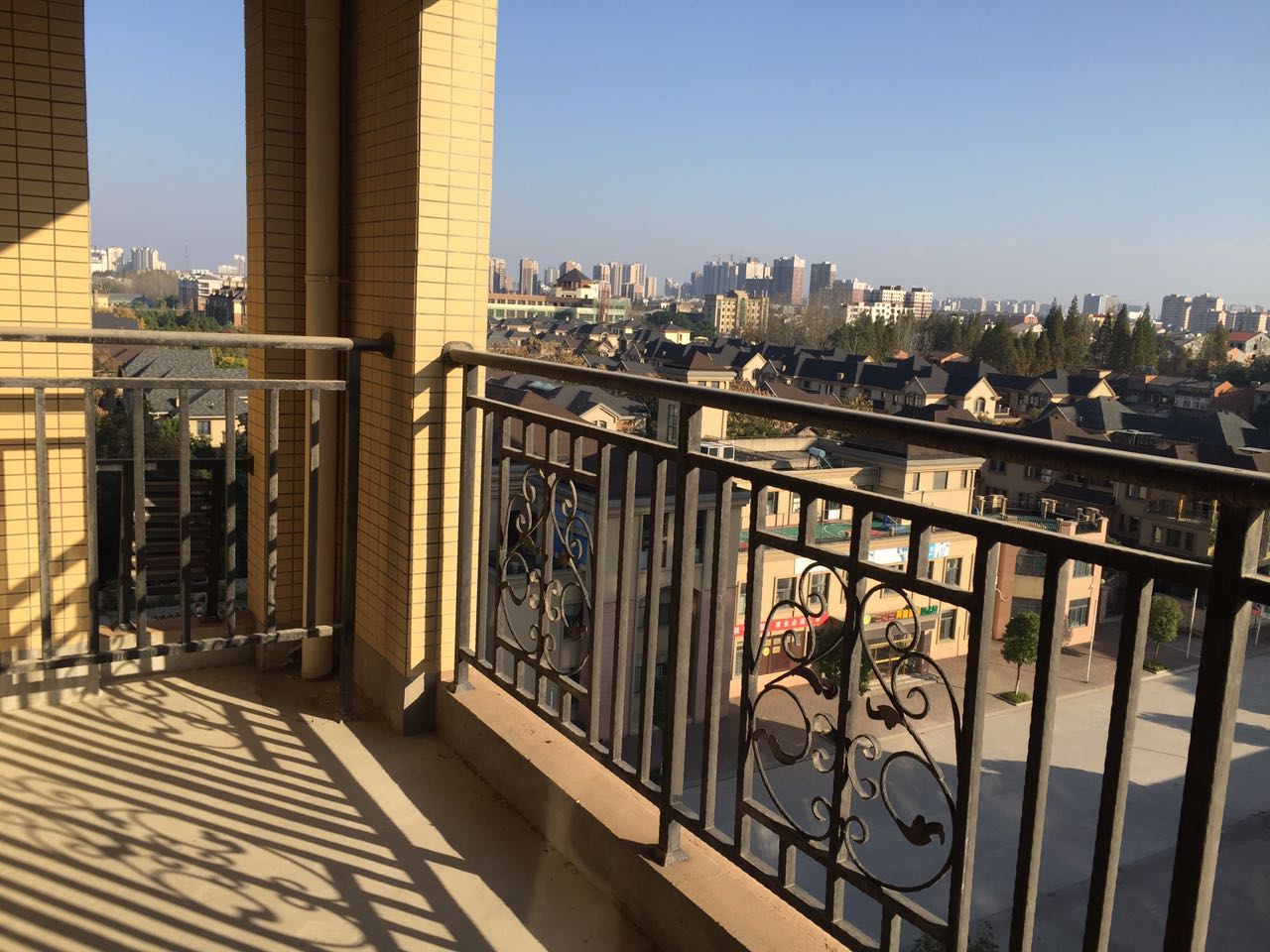 香格里拉一手毛坯新房，楼层任选，户型多样， 付三成！