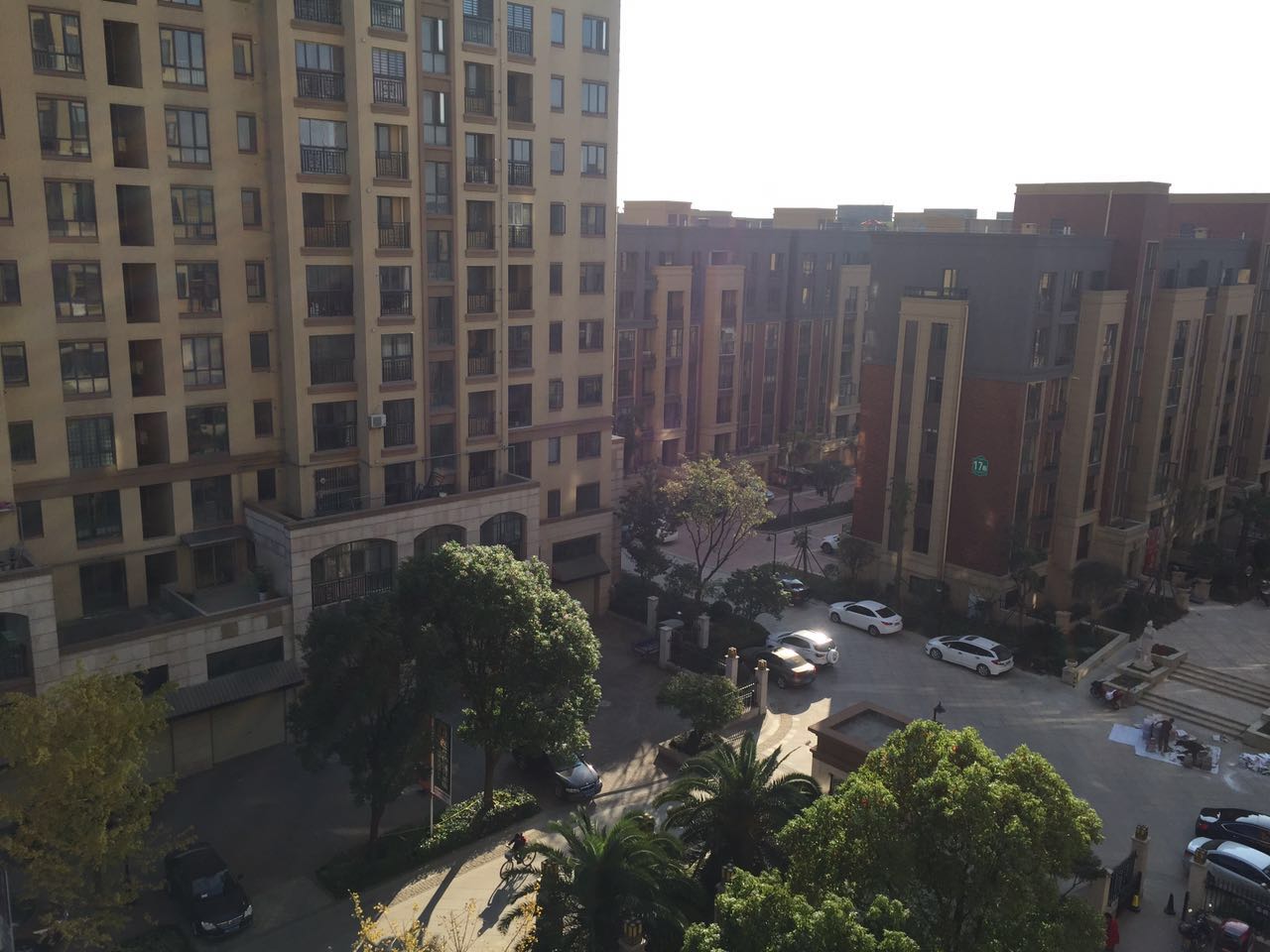 香格里拉一手毛坯新房，楼层任选，户型多样， 付三成！