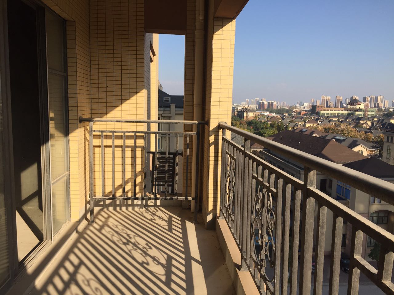 香格里拉一手毛坯新房，楼层任选，户型多样， 付三成！