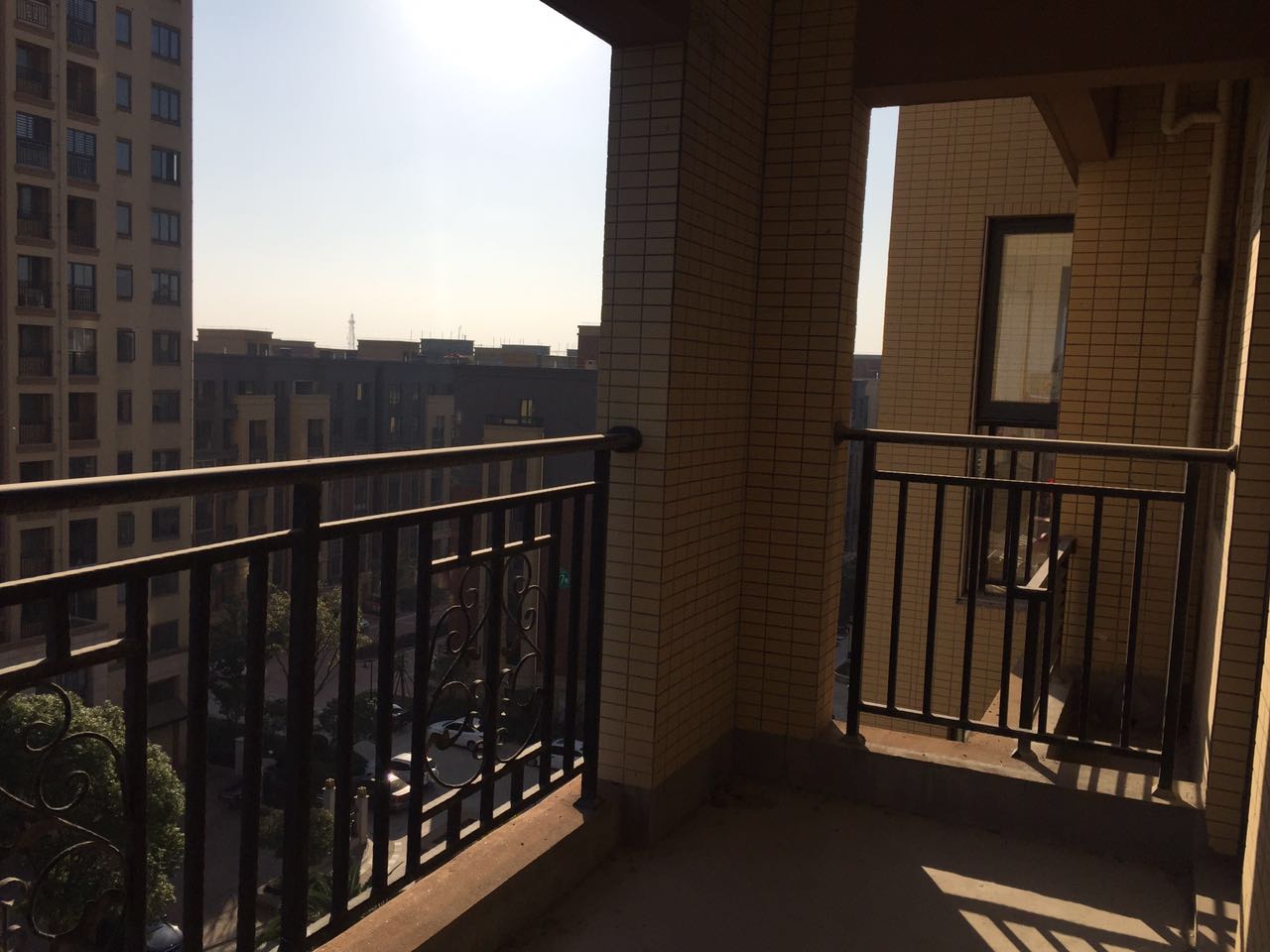 香格里拉一手毛坯新房，楼层任选，户型多样， 付三成！