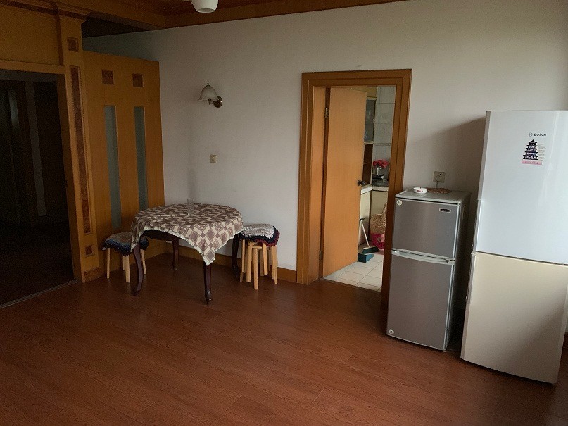 财政局宿舍， 地段，离 近