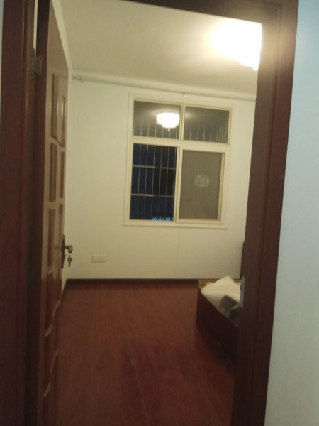 一个舒适居住和办公的多功能空间