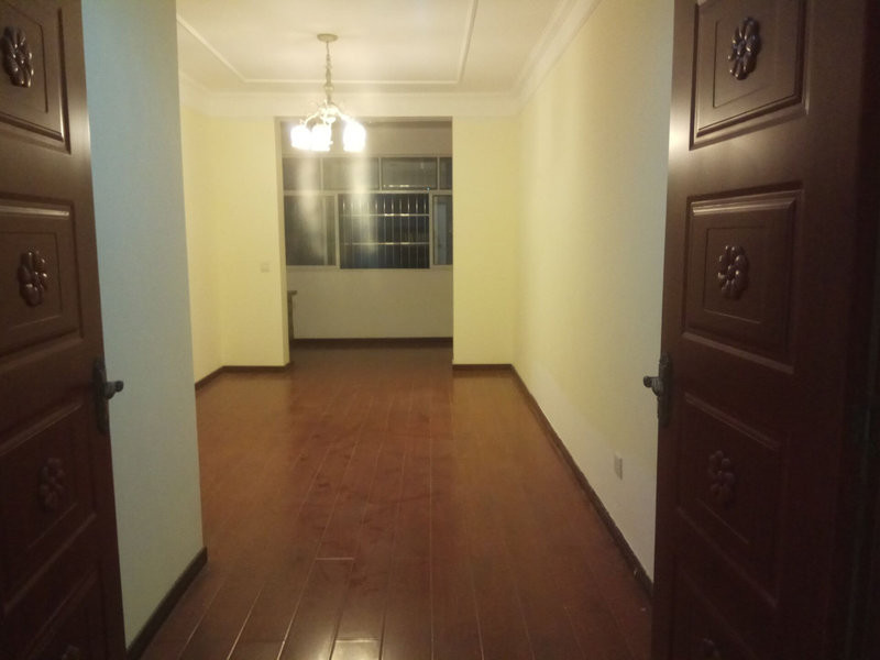 一个舒适居住和办公的多功能空间