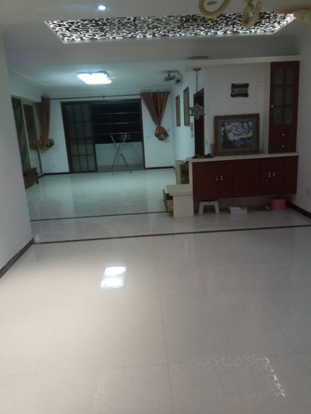 一个舒适居住和办公的多功能空间