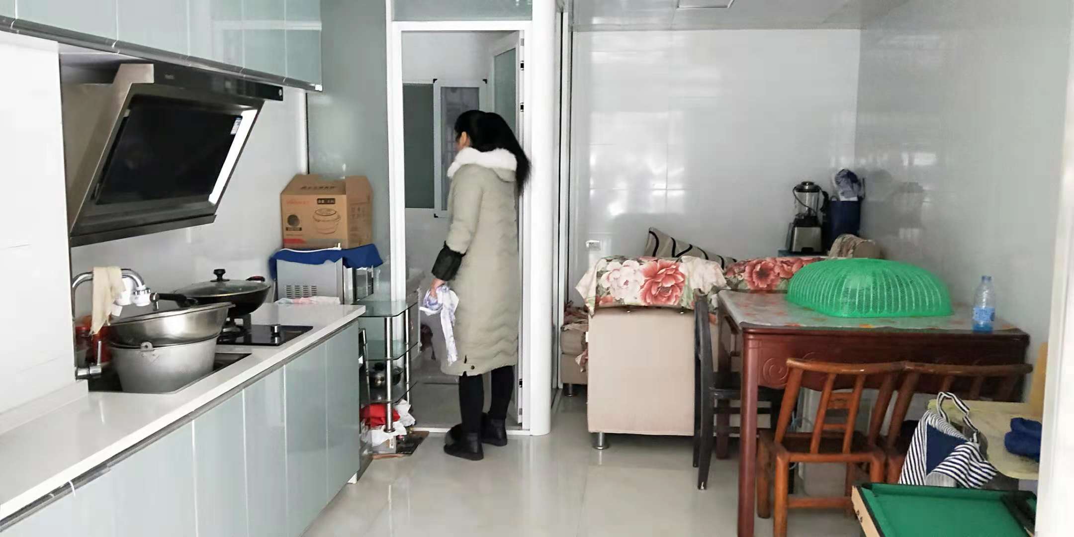 世北春装修地下室出售，全新装修，面积大，有证！