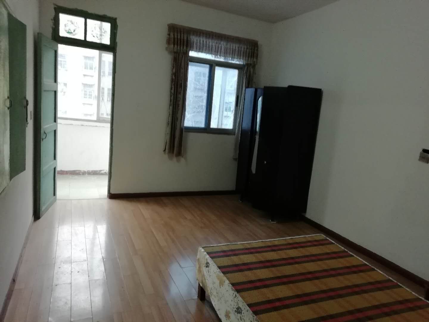 西桥实验 对面两室半一厅阳光充足