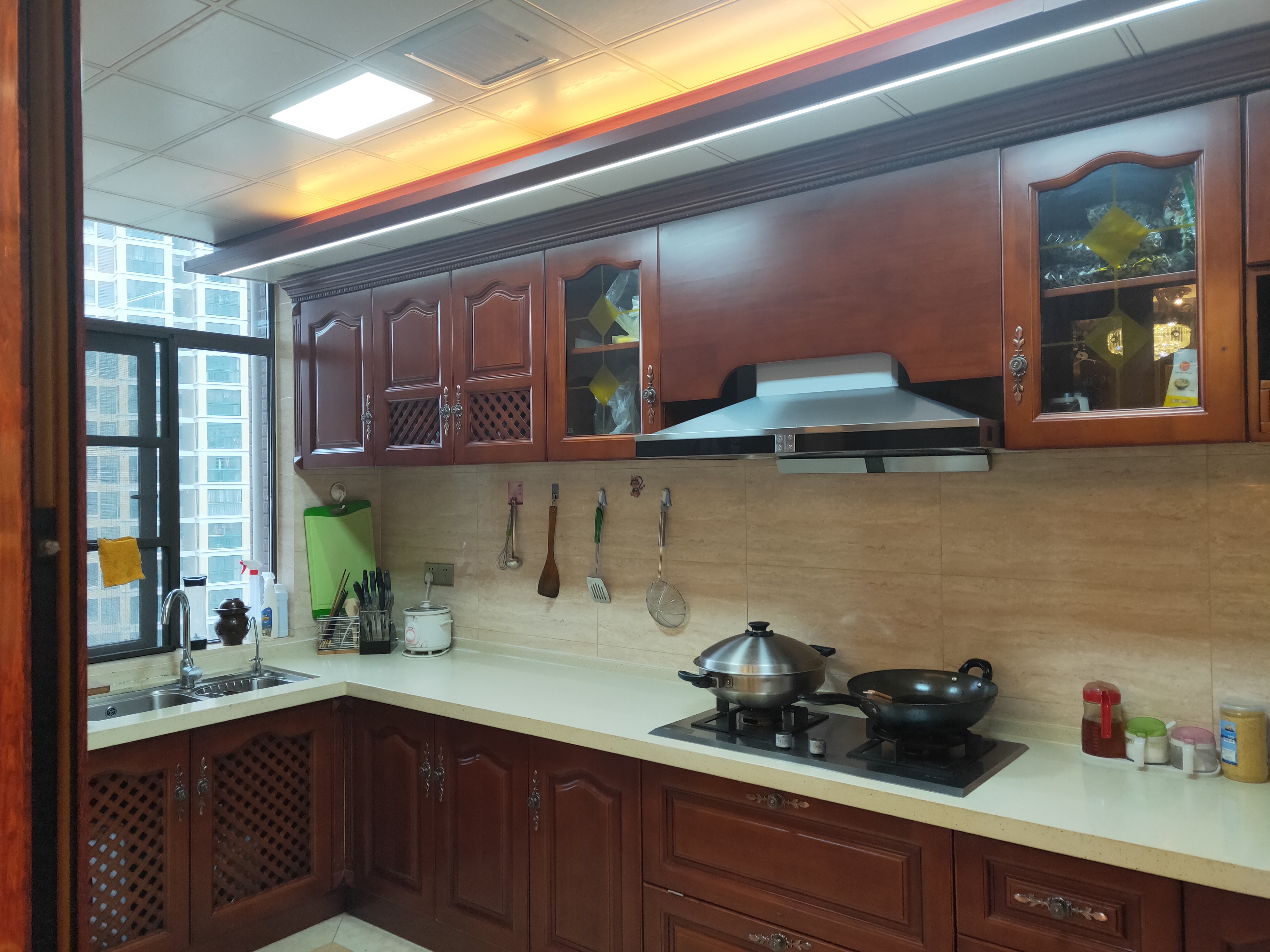 新城一号复式小洋楼，豪装现房，可直接办一手证！