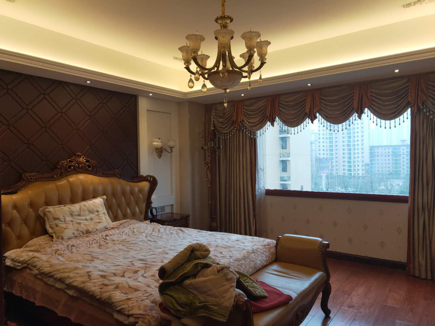 新城一号复式小洋楼，豪装现房，可直接办一手证！