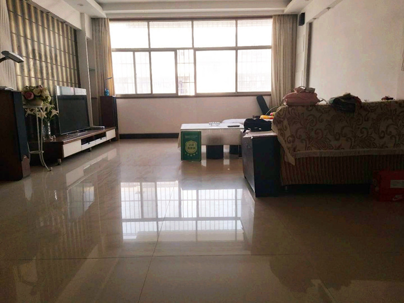 沔州小区 实验二小对面 精装大三房 证件在手 税费低