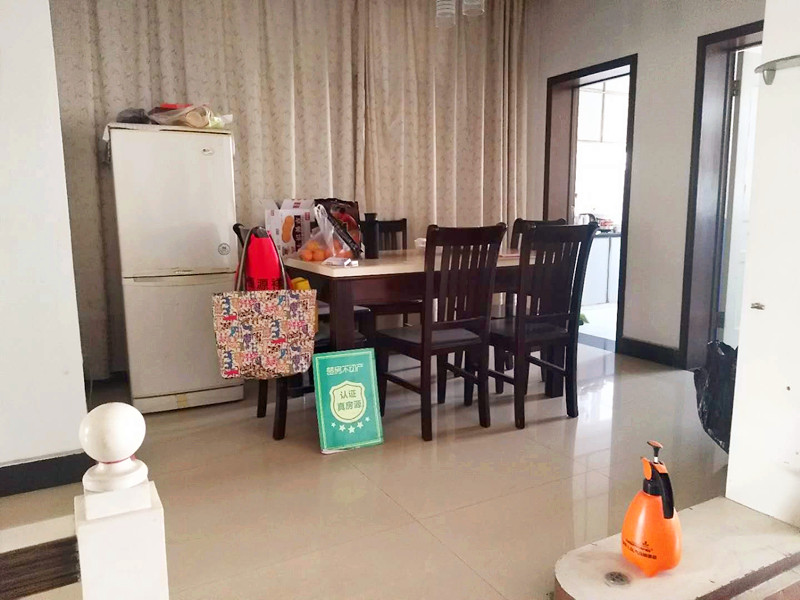 沔州小区实验二小对面精装大三房证件在手税费低