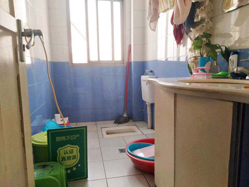 沔州小区实验二小对面精装大三房证件在手税费低