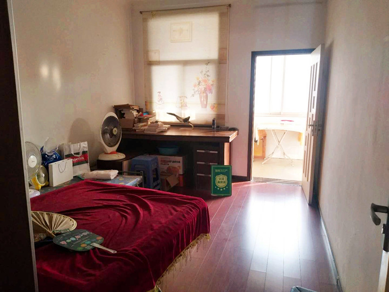 沔州小区实验二小对面精装大三房证件在手税费低