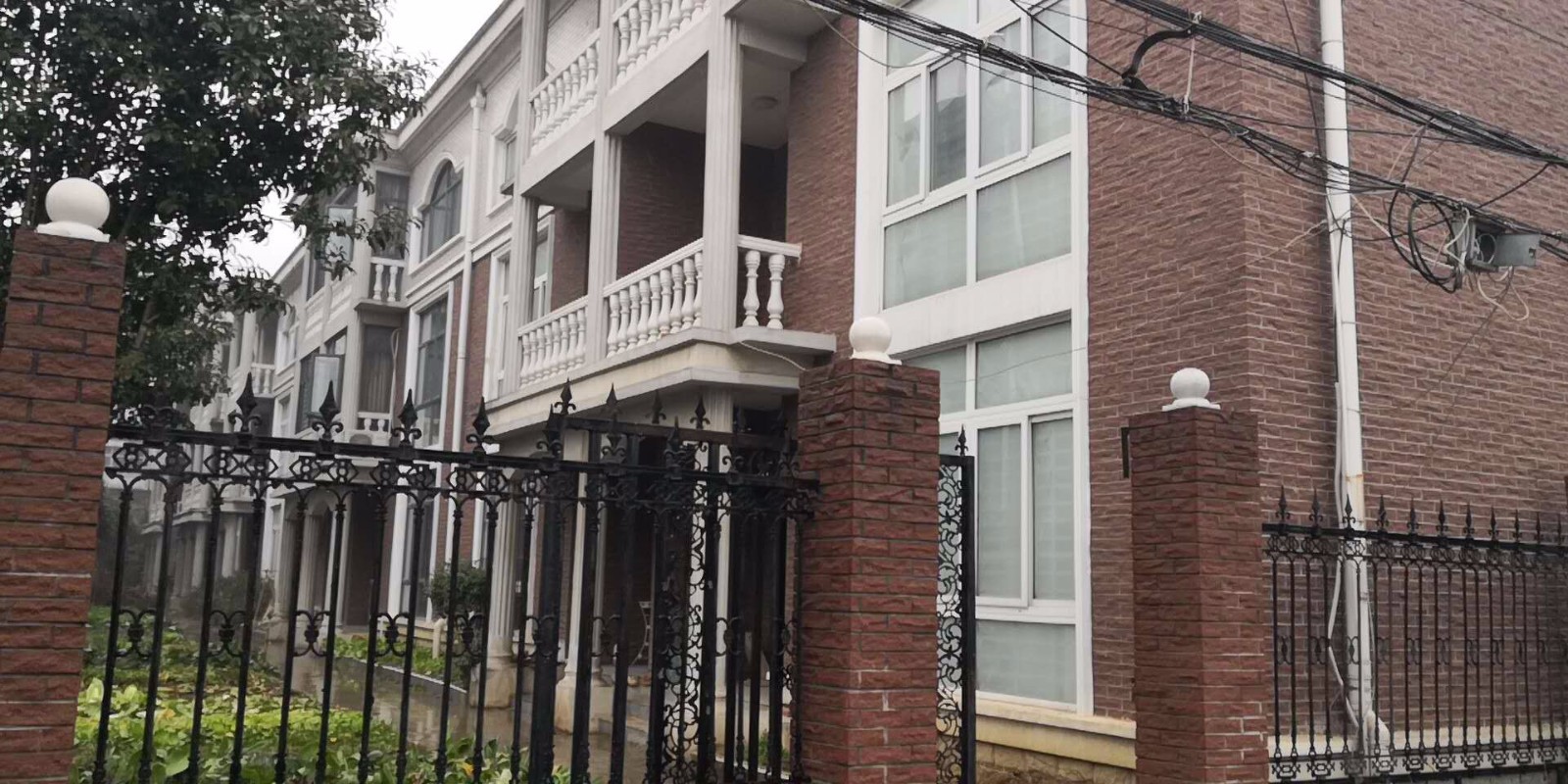 带40平米菜园的仙桃城区3层别墅，价格:120万，有意者面议