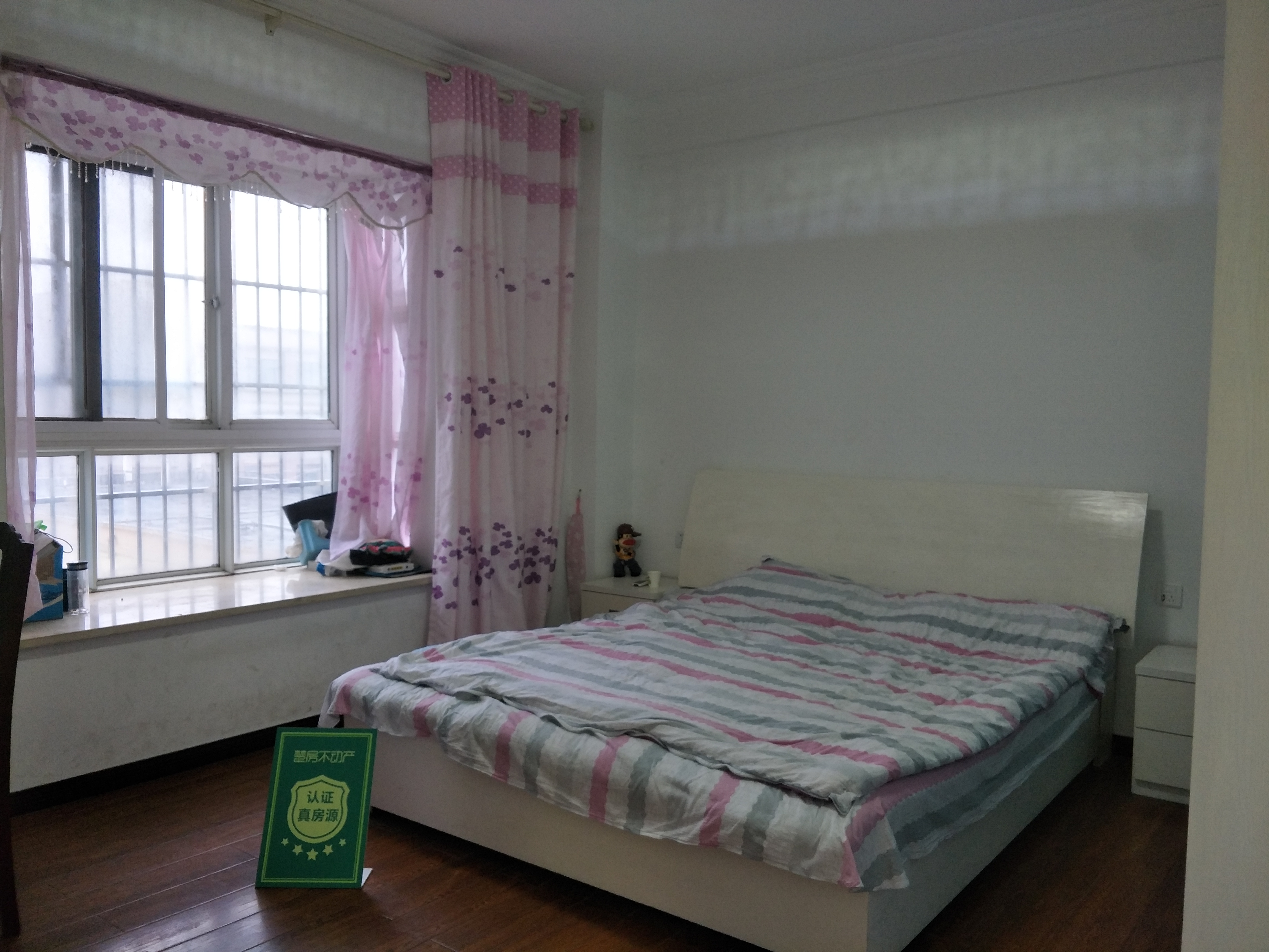 仙桃大道旁城西恒迪国际精装三房家电全送产证齐全房龄新楼层好！！