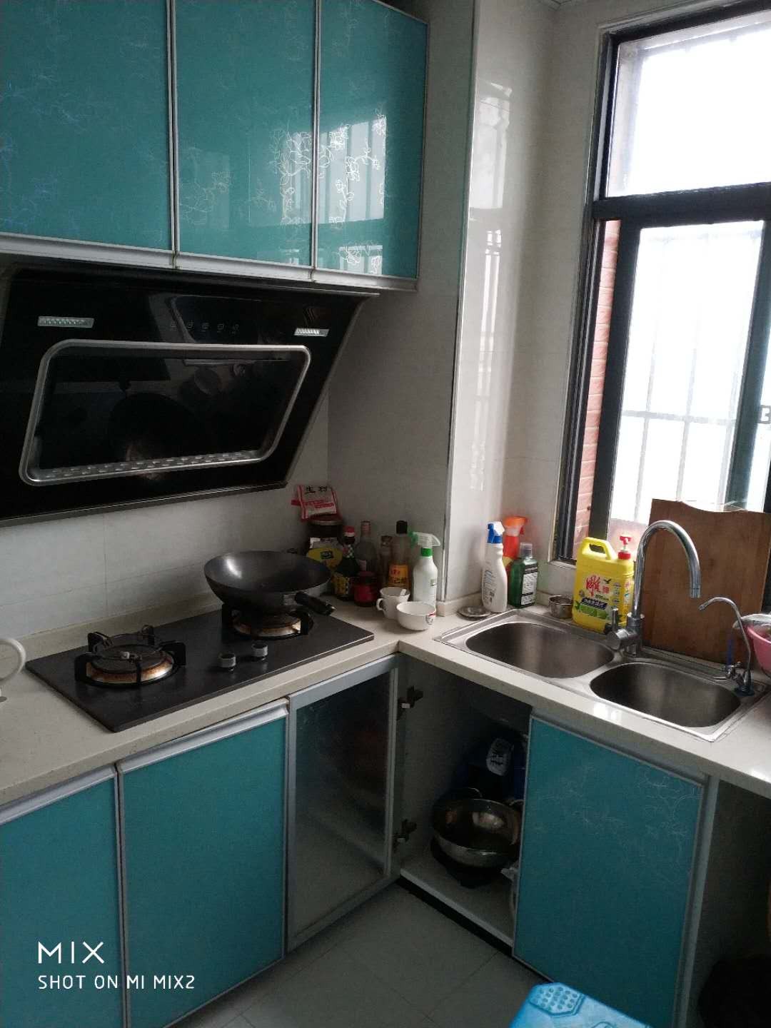 交通方便， 毗邻，适合居住的房子