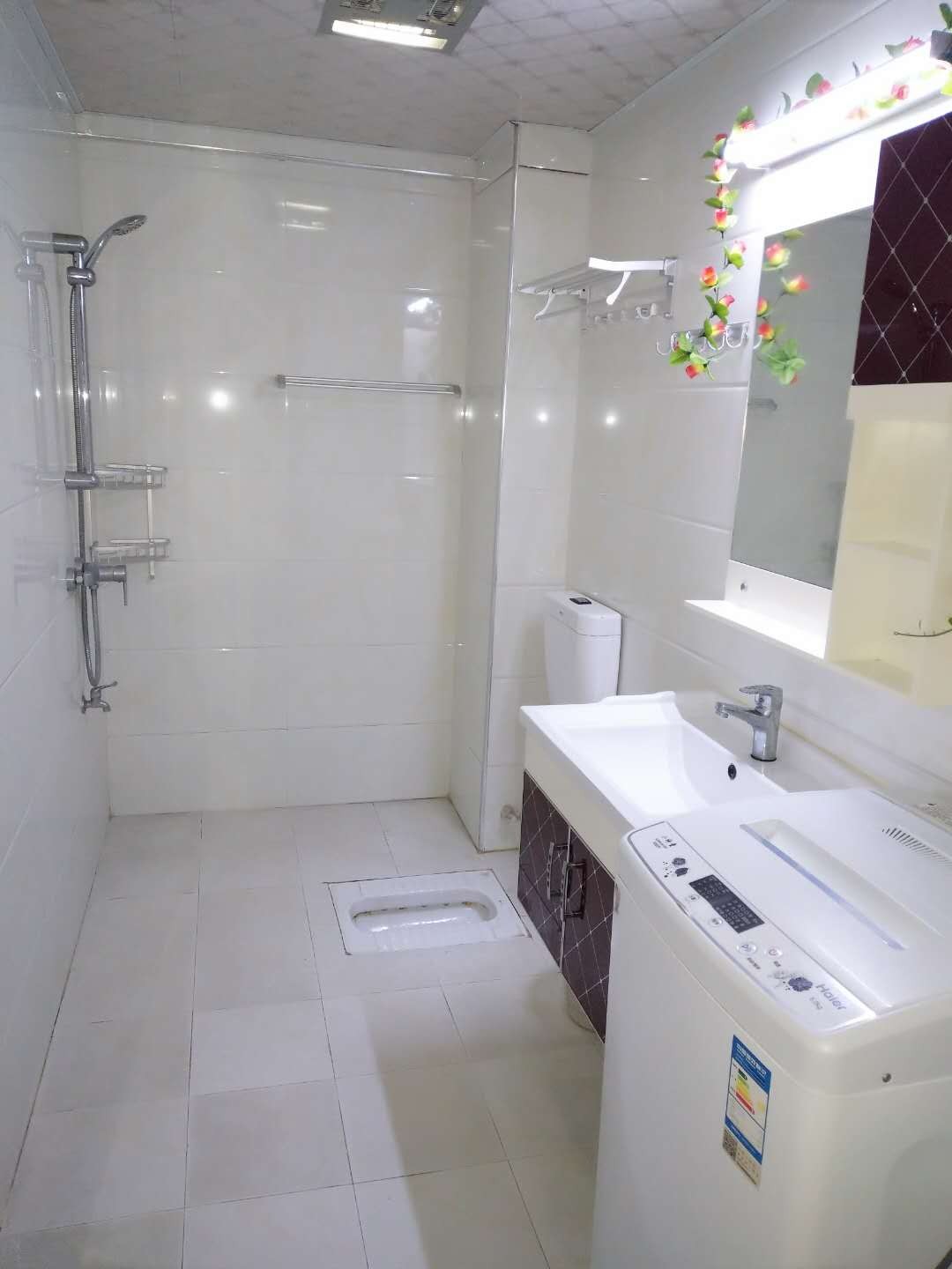 交通方便， 毗邻，适合居住的房子