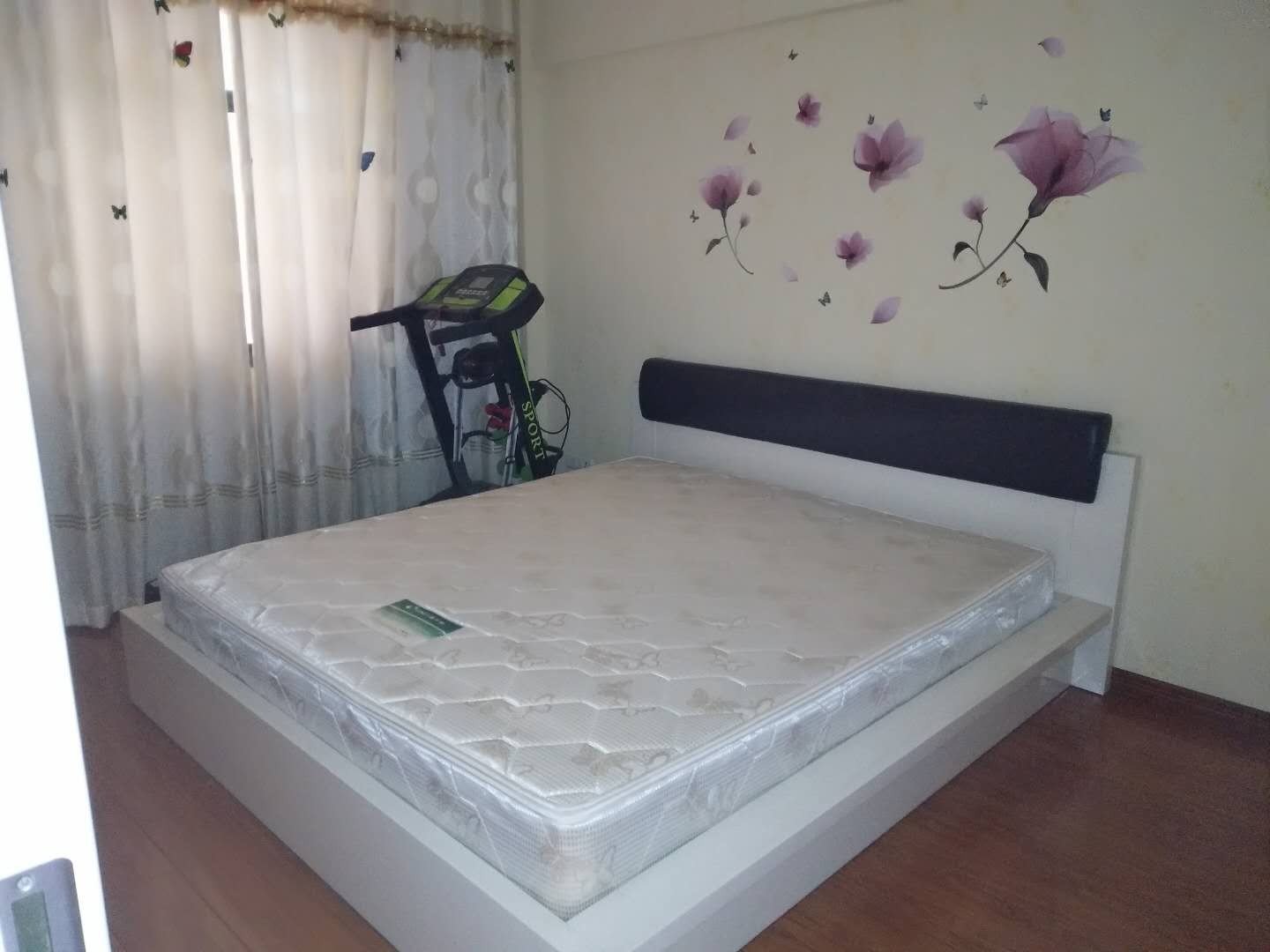 交通方便， 毗邻，适合居住的房子